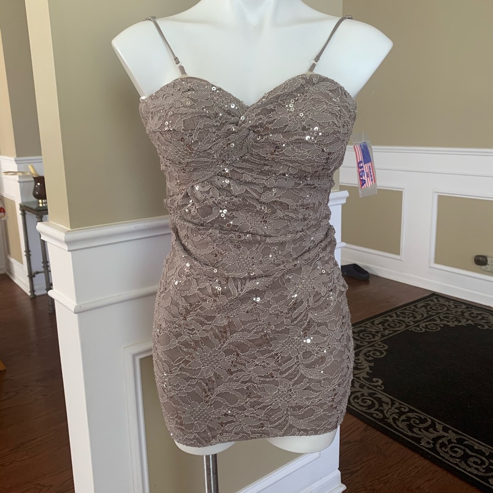 Lace mid dress w/ sequins.